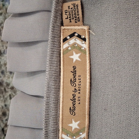 "TWELVE by TWELVE" Women's Sz. L, Gray sweater with ruffles pleats and flares. - Picture 6 of 13